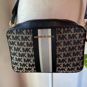MICHAEL KORS MK JET SET BAG/purse